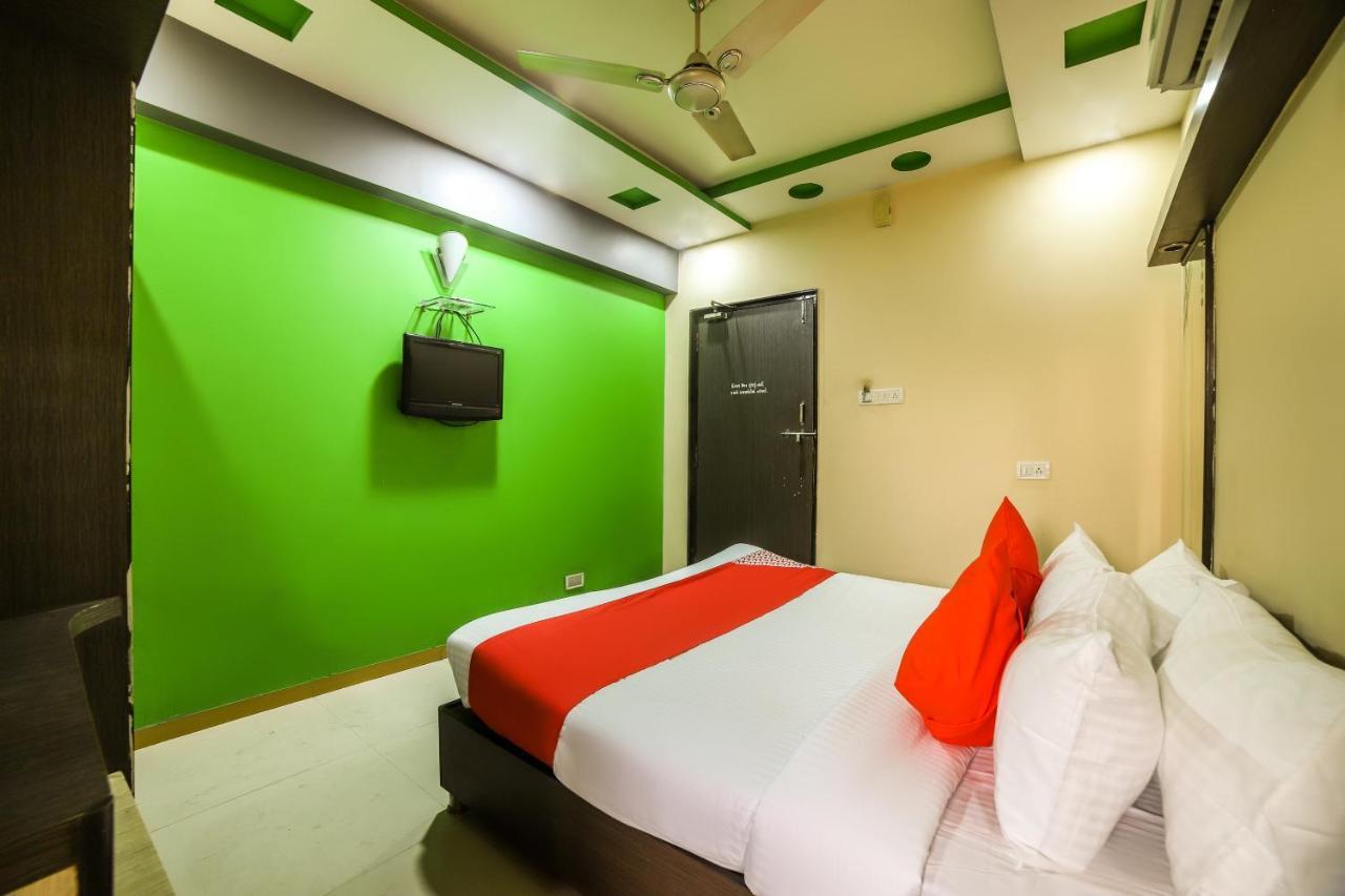 Oyo 69877 Hotel Sarthi Residency Ahmedabad Buitenkant foto