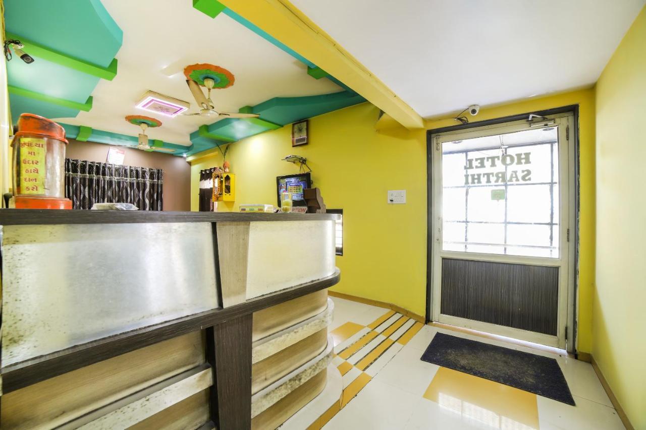 Oyo 69877 Hotel Sarthi Residency Ahmedabad Buitenkant foto