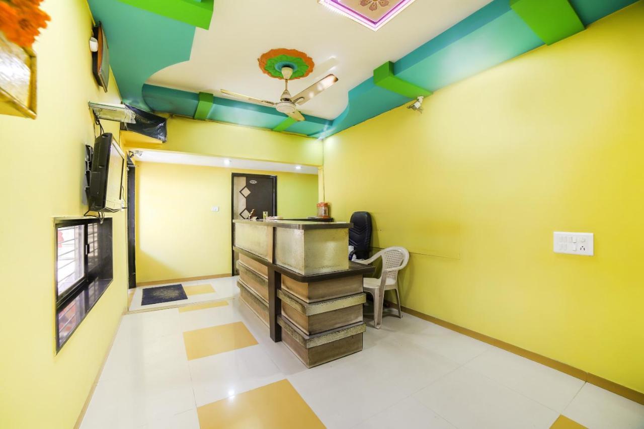 Oyo 69877 Hotel Sarthi Residency Ahmedabad Buitenkant foto