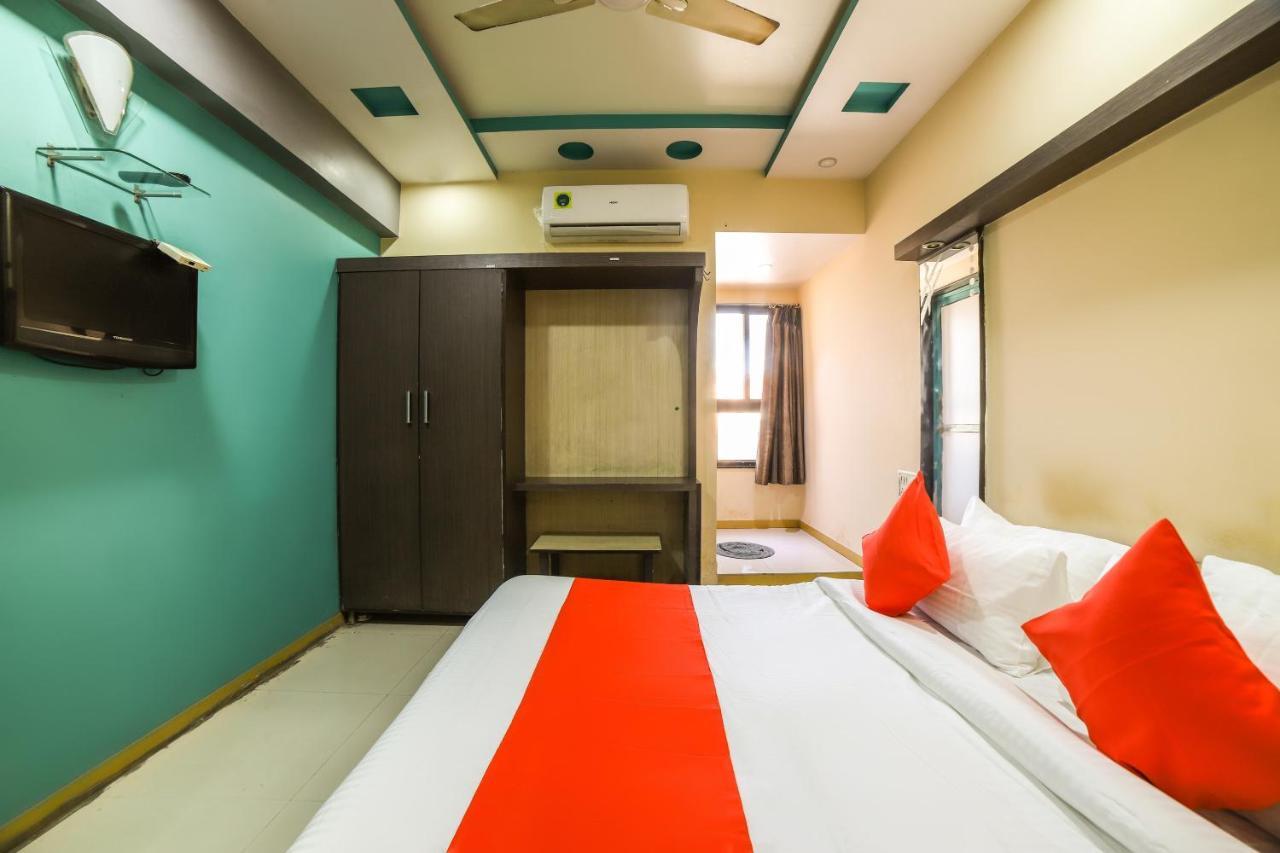 Oyo 69877 Hotel Sarthi Residency Ahmedabad Buitenkant foto