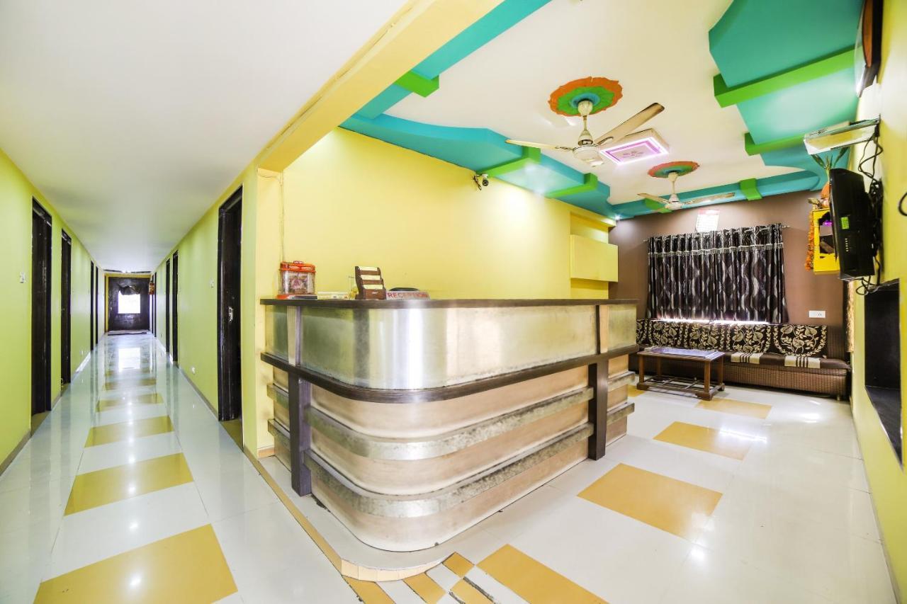 Oyo 69877 Hotel Sarthi Residency Ahmedabad Buitenkant foto